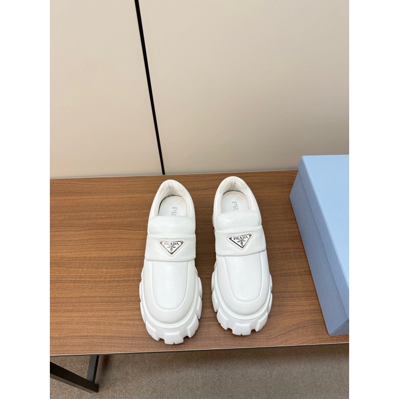 Pra*a casual shoes